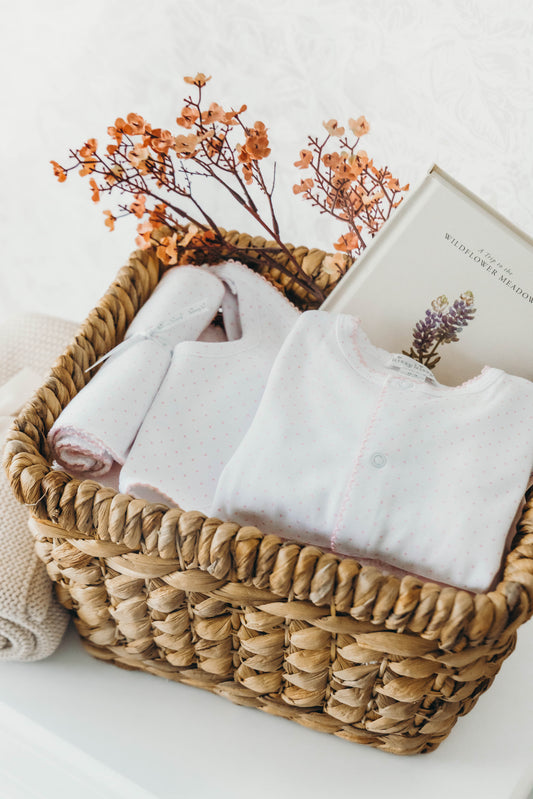 Polka dot 3-piece set for baby in a wicker basket